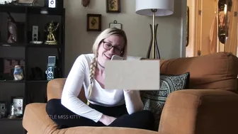 littlemisskitty91 manyvids crazy slut shows off saggy tits