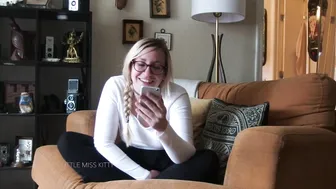 littlemisskitty91 manyvids crazy slut shows off saggy tits