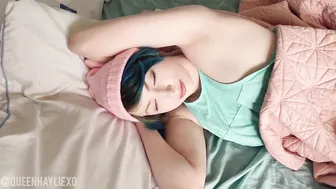 hayliexo manyvids luxurious blonde passionately pulls pussy