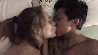 hadley viscara fucks herself in front of the webcam