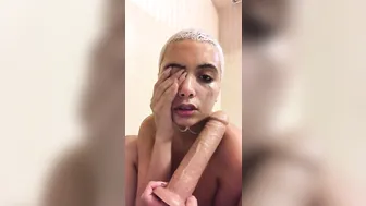 aaliyah hadid shy chick poses naked