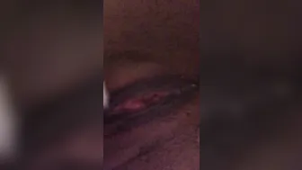 aaliyah hadid big ass bitch shows off charm