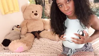 krystal gem mature babe fucks her cunt