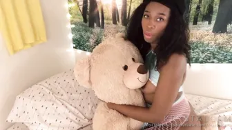 krystal gem mature babe fucks her cunt