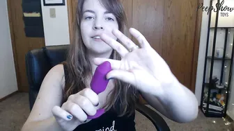 tawneyssexed busty slut caresses both slits