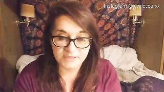 jewliesparxx cute brunette girl masturbates passionately