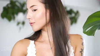 effyloweell luscious whore rubs boobs with oil