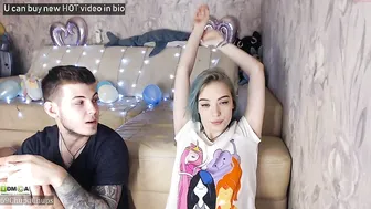 69chupachups seductive pussy shoves balls in the anus