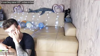 69chupachups seductive pussy shoves balls in the anus