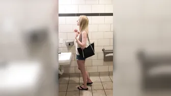 gialovexxx onlyfans blowjob scene giving head to jacobkxxx in the starbucks bathroom