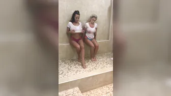 lyciasharyl xo onlyfans getting wet t-shirts 2