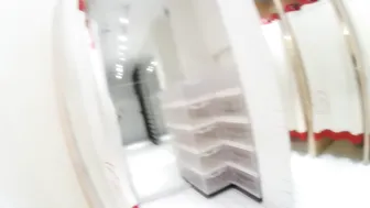 alice-fairy swallowed-in-the-locker-room-2020-01-26_LbLdVn