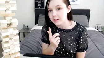 mira_xo Cute lady poses naked in private