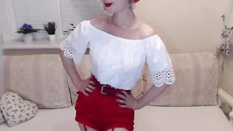 missdelicia Busty chick caresses shaved foil