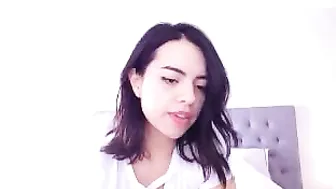 sofiascarlett Gorgeous chick fucks both holes