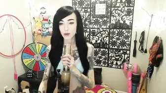 lucylovesick Blonde skin fucks cap with phallus