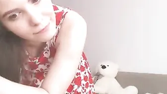 magicella Gorgeous young lady shows off her legs