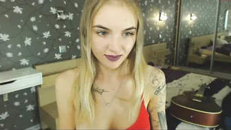 wowkatina Seductive babe masturbates shaved cunt