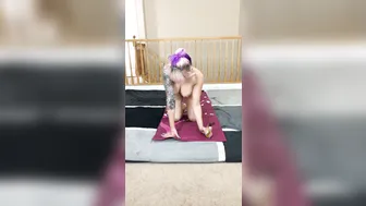 Daizha Morgann  manyvids- OiLY NAKED YOGA FROM SNAPCHAT