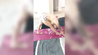 Daizha Morgann  manyvids- OiLY NAKED YOGA FROM SNAPCHAT