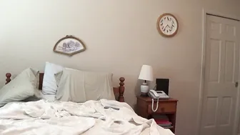 jewliesparxx-plumper-gets-caught-masturbating-fucked-2017-07-11_BvMulL