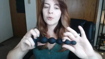 tawneyssexed b-vibe-cinco-vibrating-anal-beads-2020-01-06_bCMnjZ