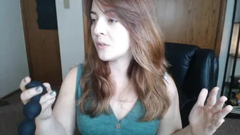 tawneyssexed b-vibe-cinco-vibrating-anal-beads-2020-01-06_bCMnjZ