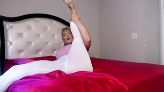 Merraeda oga-pantssee-thru-wrips