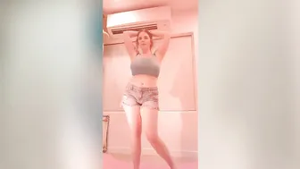 Avalon -A little freestyle dance & multi-outfit striptease to wish you a very good morning