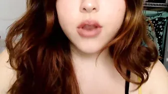 Thighschooler in a Live Adult Video Chat Room Now