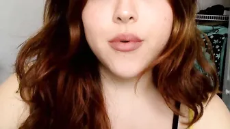 Thighschooler in a Live Adult Video Chat Room Now