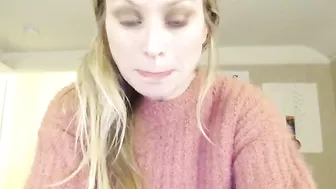 jessperation busty wench cums after handjob