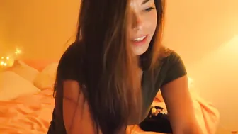 kateelife exquisite bitch pulls pussy