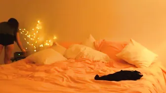kateelife exquisite bitch pulls pussy