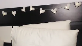 busty_ema busty skin fucks pussy dildo