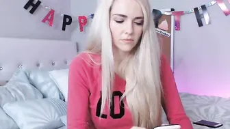 scarlettmiles hot young lady is fucking pussy