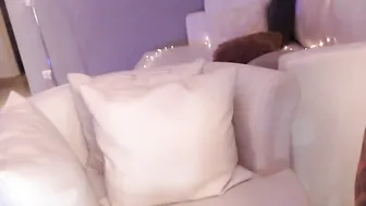 lili_jones busty slut poses naked