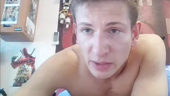 Chat busty blonde shows off snatch