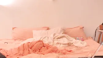 kateelife sultry woman fiercely jerks her pussy