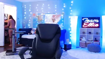 brielleday busty slut fucks pussy in the shower