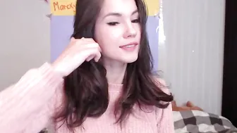 sashabae juicy babe creases her tits