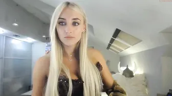 staceyadams girl in stockings shows juicy ass