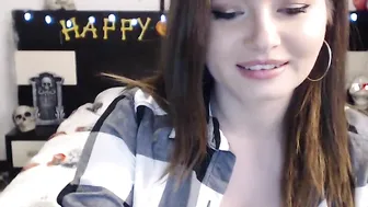 busty_ema Lacy brunette
