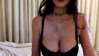 Chat sexy slut exhausting the cap with masturbation