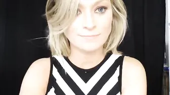 jessperation young mischievous woman shows her boobs