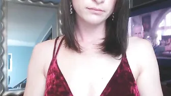 jalyn naughty chick gets nude and jerks off