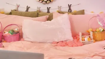 kateelife crazy babe fucks herself with sex toy