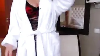 sashabae cute young lady puts on big tits