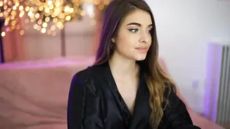 salenastorm sweet and attractive babe masturbates