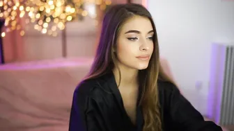 salenastorm sweet and attractive babe masturbates